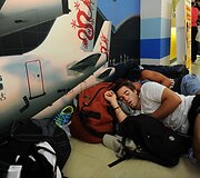 Oro uoste miega įstrigę &bdquo;Air Australia&ldquo; klientai 
