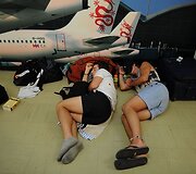 Oro uoste miega įstrigę &bdquo;Air Australia&ldquo; klientai 