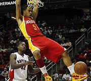 Courtney Lee dėjimas į krep&scaron;į