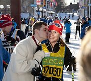 Maratoną įveikusią Pippa Middleton sveikina Erikas Smedhsas