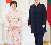 Japonijos ambasadorė Kazuko Shiraishi ir Lietuvos prezidentė Dalia Grybauskaitė
