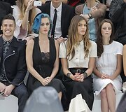 Modelis Baptiste'as Giacobini, dainininkė Katy Perry, italų aktorė Elisa Sednaoui ir britų aktorė Kaya Scodelario