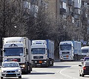 Vežami konteineriai su itin prisodrintu uranu