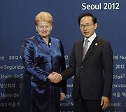 Lietuvos prezidentė Dalia Grybauskaitė ir Pietų Korėjos prezidentas Lee Myung-Bakas
