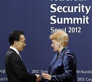 Pietų Korėjos prezidentas Lee Myung-Bakas ir Lietuvos prezidentė Dalia Grybauskaitė