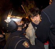 Sulaikomas protestuotojas