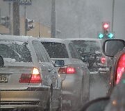 Automobiliai prie &scaron;viesoforo  