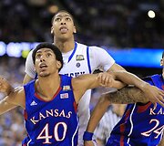 I&scaron; kairės: Kevinas Youngas, Anthony Davisas ir Travis Relefordas