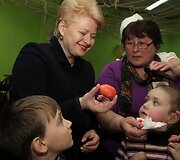 Dalia Grybauskaitė su Onu&scaron;kio miestelio bendruomene