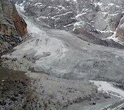 Pakistane lavina užgriuvo karinę stovyklą.