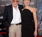 Stanas Lee ir Scarlett Johansson