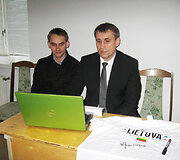 Kęstutis Kemzūra (de&scaron;inėje)