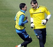 Ikeras Casillas (de&scaron;inėje)