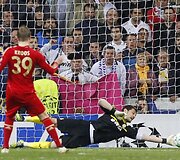 Vartininkas Ikeras Casillas atlaikė Toni Krooso smūgį į vartus.