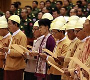 Aung San Suu Kyi (centre)