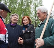 Nijolė Oželytė (centre)