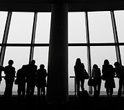 Žmonės grožisi panorama i&scaron; &bdquo;Tokyo Skytree&ldquo; bok&scaron;to