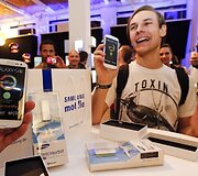 Laimingas &bdquo;Samsung Galaxy SIII&ldquo; pirkėjas
