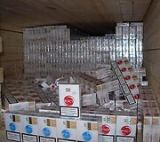 Paslėptos kontrabandinės cigaretės 