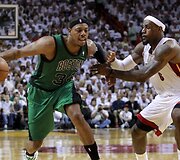 Paulas Pierce'as ir LeBronas Jamesas