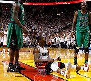 Dwyane'as Wade'as (centre)