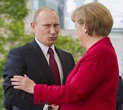Rusijos prezidentas Vladimiras Putinas ir Angela Merkel
