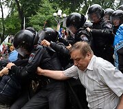 Ukrainos policija susirėmė su demonstrantais