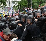 Ukrainos policija susirėmė su demonstrantais