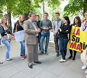 Algimantas Matulevičius bendravo su mitingo dalyviais