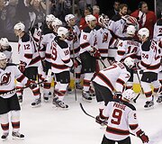 Naujojo Džersio &bdquo;Devils&ldquo; ledo ritulininkai pasibaigus rungtynėms