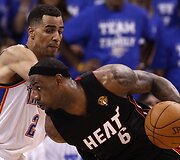 Thabo Sefolosha ir LeBronas Jamesas