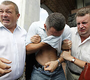 Vitalijus Klyčko valosi akis