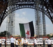Sirijos demonstrantai Paryžiuje