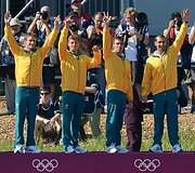 Australai Tate'as Smithas, Davidas Smithas, Murray Stewartas ir Jacobas Clearas laimėjo 1000 m plaukimą keturviete baidare