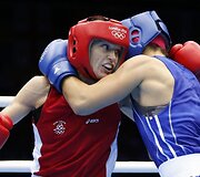 Boksininkė Katie Taylor (kairėje) i&scaron; Airijos laimėjo aukso medalį 60 kg kategorijoje