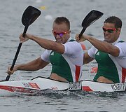 Vengrijos irkluotojai Rudolfas Dombi ir Rolandas Kokeny laimėjo 1000 m plaukimą dviviete baidare