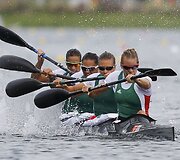 Vengrijos irkluotojos Gabriella Szabo, Danuta Kozak, Katalin Kovacs ir Krisztina Fazekas laimėjo 500 m plaukimą keturviete baidare