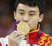 Gimnastas Zhe Feng i&scaron; Kinijos 