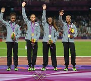 JAV bėgikės Carmelita Jeter, Tianna Madison, Allyson Felix ir Bianca Knight