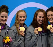 JAV plaukikės Shannon Vreeland, Dana Vollmer, Allison Schmitt ir Missy Franklin