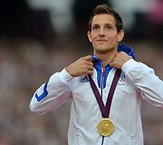 Prancūzas Renaudas Lavillenie laimėjo aukso medalį &scaron;uolio į auk&scaron;tį su kartimi rungtyje.
