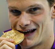Prancūzijos plaukikas Yannickas Agnelis laimėjo aukso medalį 200 m plaukimo laisvuoju stiliumi rungtyje
