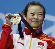 Sunkumų kilnotoja Mingjuan Wang i&scaron; Kinijos