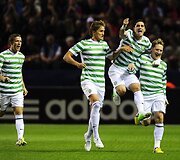 Glazgo &bdquo;Celtic&ldquo; futbolininkai džiaugiasi įvarčiu