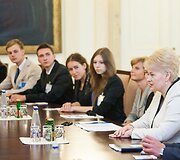 Prezidentė Dalia Grybauskaitė priėmė moksleivius