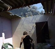 Venesuelos naftos perdirbimo įmonėje įvykusio sprogimo banga apgadino pastato stogą.