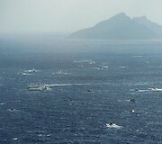Japonijos pakrančių sargybos ir Taivano žvejų laivai netoli Senkaku salos