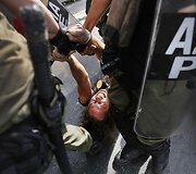 Atėnuose sulaikomas protestuotojas