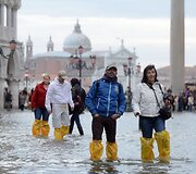 Turistai apsemtoje San Marko aik&scaron;tėje
