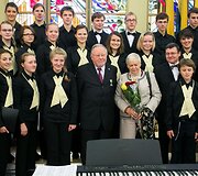 Vytautas Landsbergis (centre)
